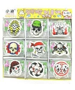 TOTENKOPF RADIERGUMMIS IM DISPLAY (45 Stk.)