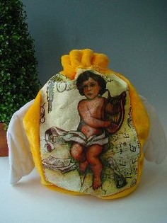 Kleine Geschenktasche aus Kunstfell mit Engelsfl&uuml;geln (2er-Pack)