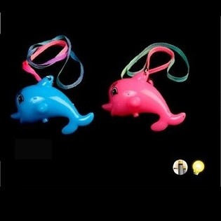 Blinkende LED DELPHINEN H&auml;nger f&uuml;r Nacken (36pcs.)